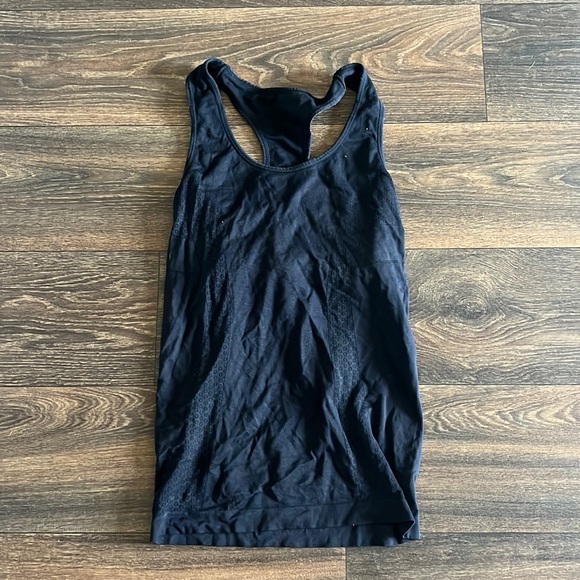 Workout top - Picture 1 of 2